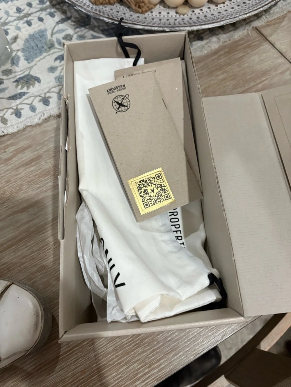 Golden Goose White Leather Low-Top Sneakers with Pink Laces - Picture 5 of 7